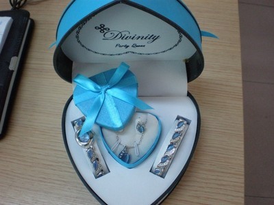 國慶盛典，時尚獻禮 深圳市亞迪表業(yè)套裝禮品手表璀璨登場