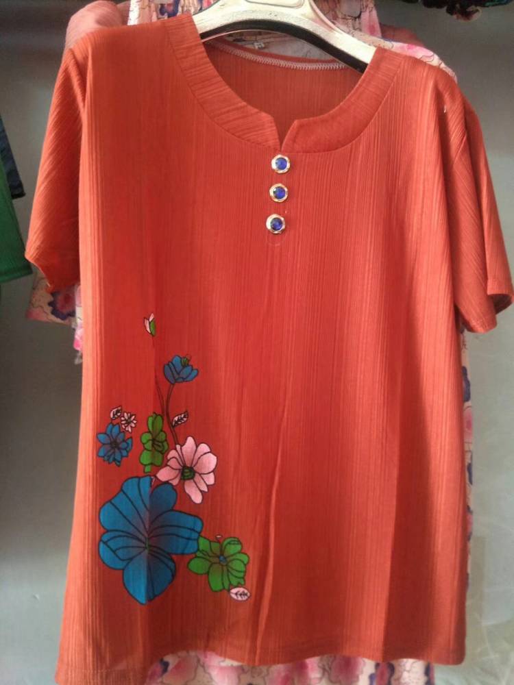 德陽(yáng)服裝批發(fā)市場(chǎng)探秘 廣場(chǎng)舞阿姨裝10元起，年輕媽媽裝半袖5元拿貨